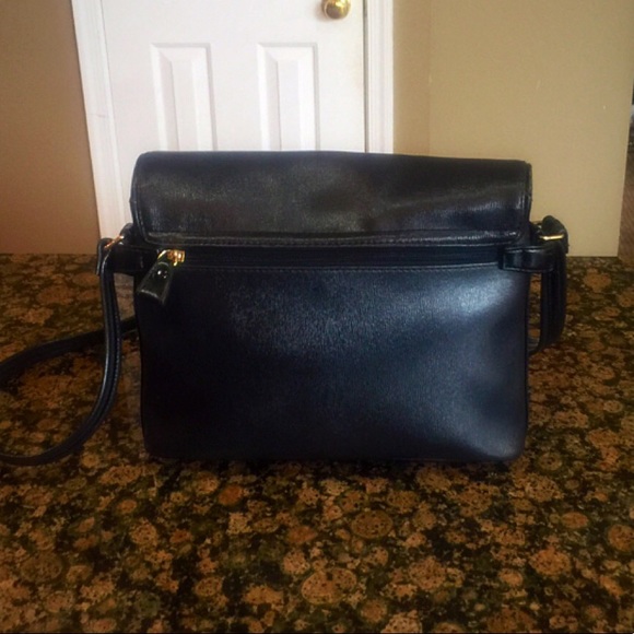 Liz Claiborne Nice Crossbody handbag . - Picture 4 of 8